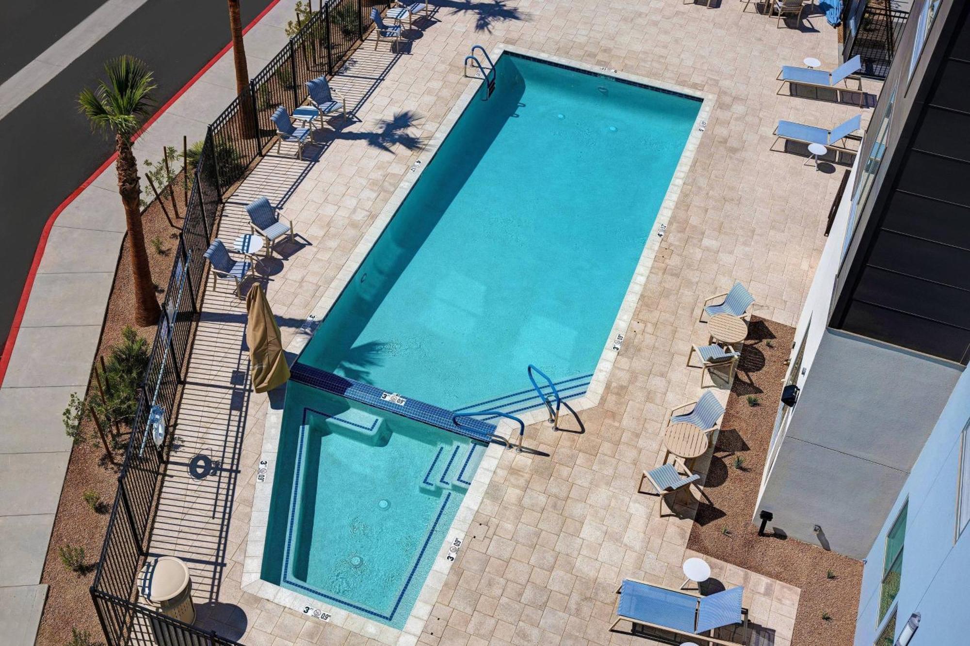 Towneplace Suites By Marriott Phoenix Glendale Sports & Entertainment District Eksteriør bilde